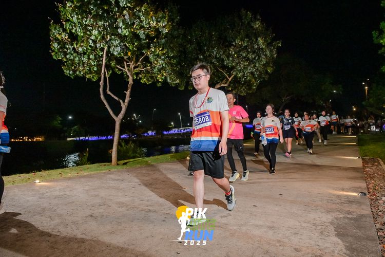 Race photo from PIK NITE RUN 2025