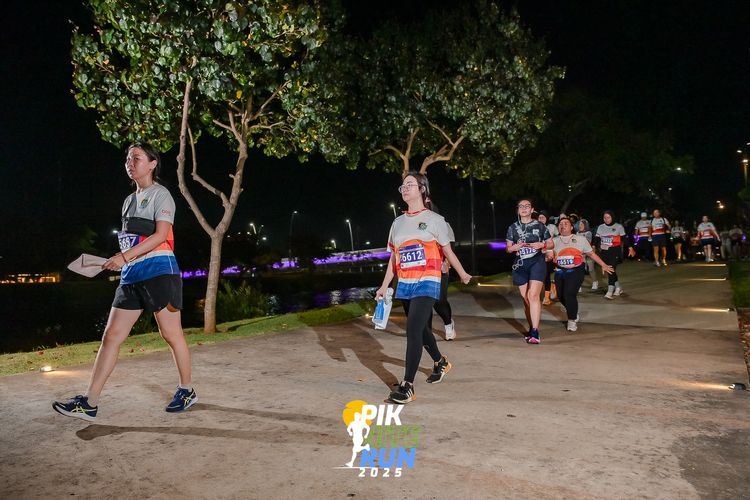 Race photo from PIK NITE RUN 2025