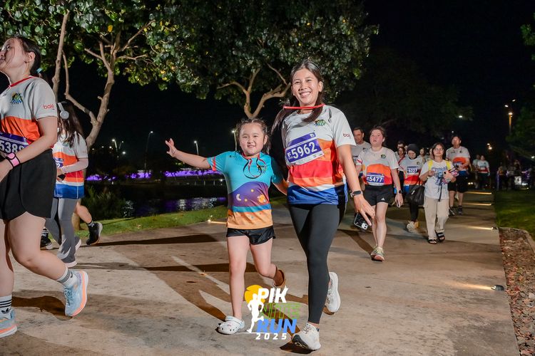 Race photo from PIK NITE RUN 2025