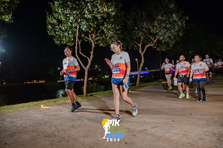 Race photo from PIK NITE RUN 2025