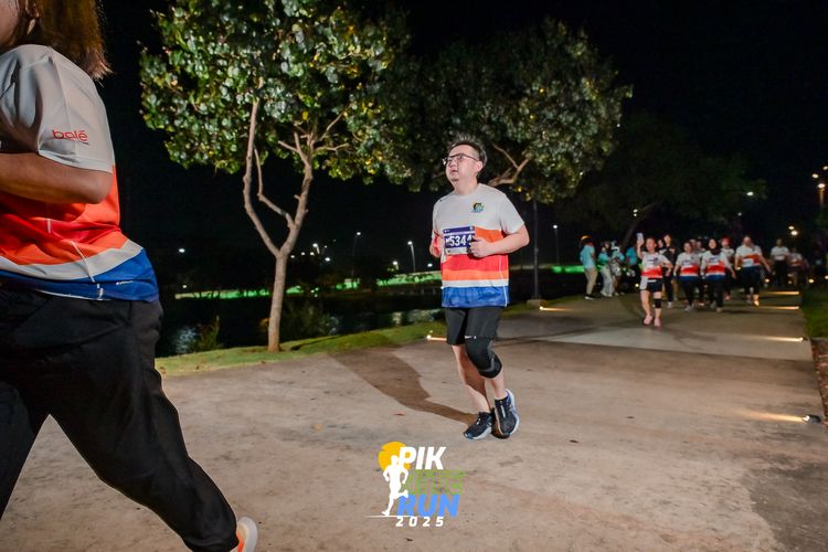 Race photo from PIK NITE RUN 2025