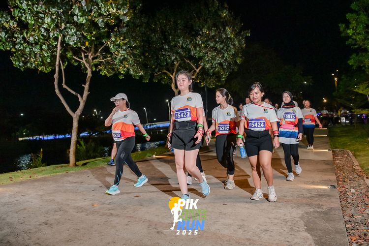 Race photo from PIK NITE RUN 2025