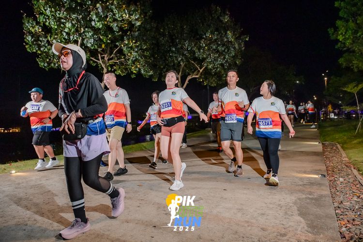 Race photo from PIK NITE RUN 2025