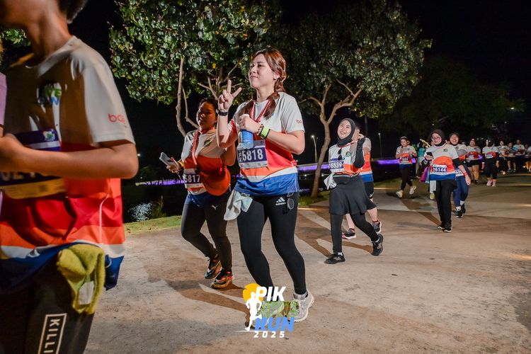 Race photo from PIK NITE RUN 2025