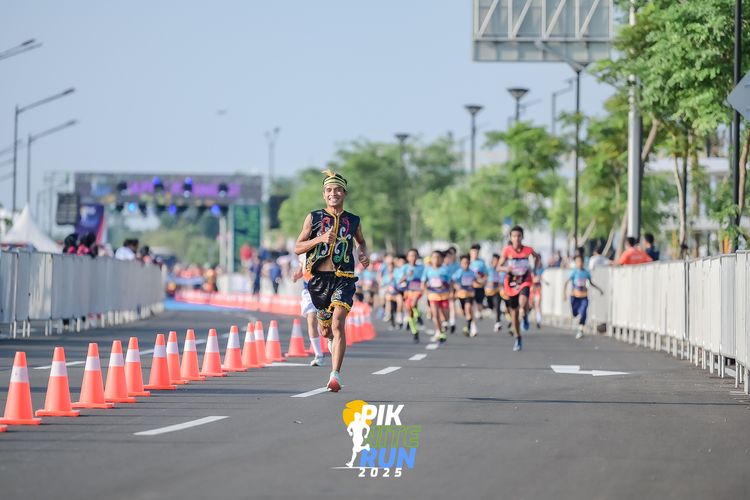 Race photo from PIK NITE RUN 2025