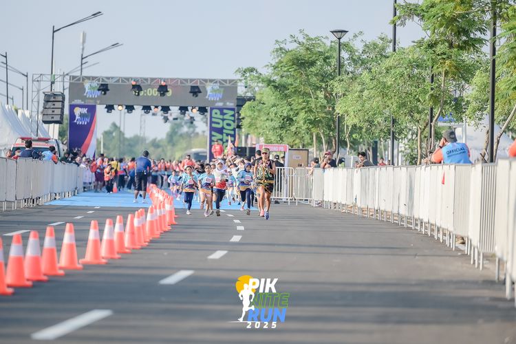 Race photo from PIK NITE RUN 2025