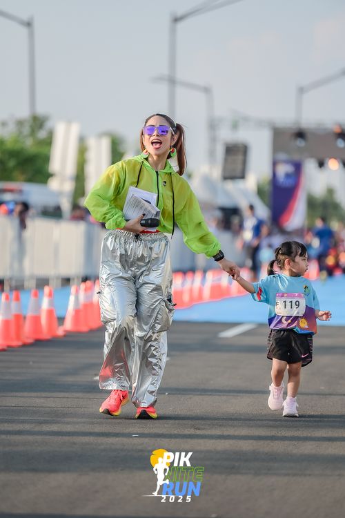 Race photo from PIK NITE RUN 2025