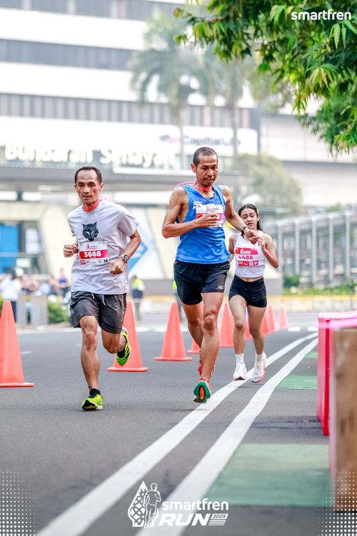 Race photo from Smartfren Run 2025 
