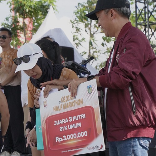 Race photo from KEDIRI HALF MARATHON 2026