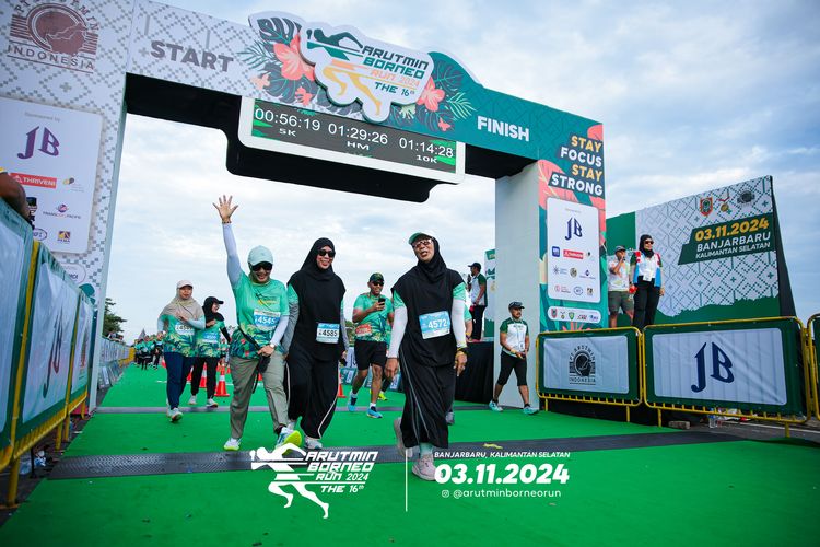 Race photo from Arutmin Borneo Run 2024