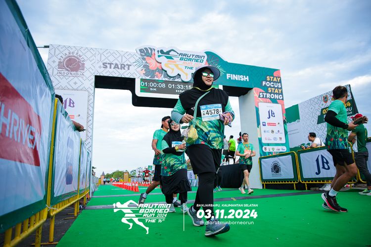 Race photo from Arutmin Borneo Run 2024