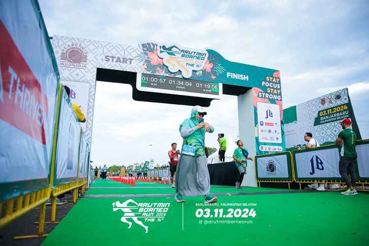 Race photo from Arutmin Borneo Run 2024