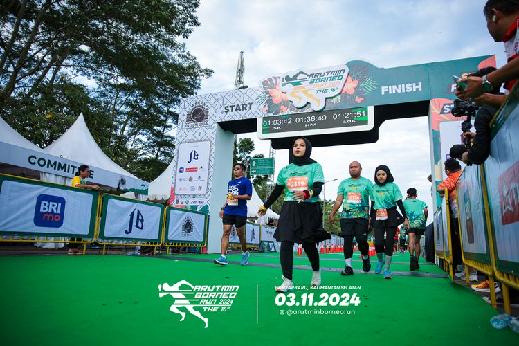 Race photo from Arutmin Borneo Run 2024