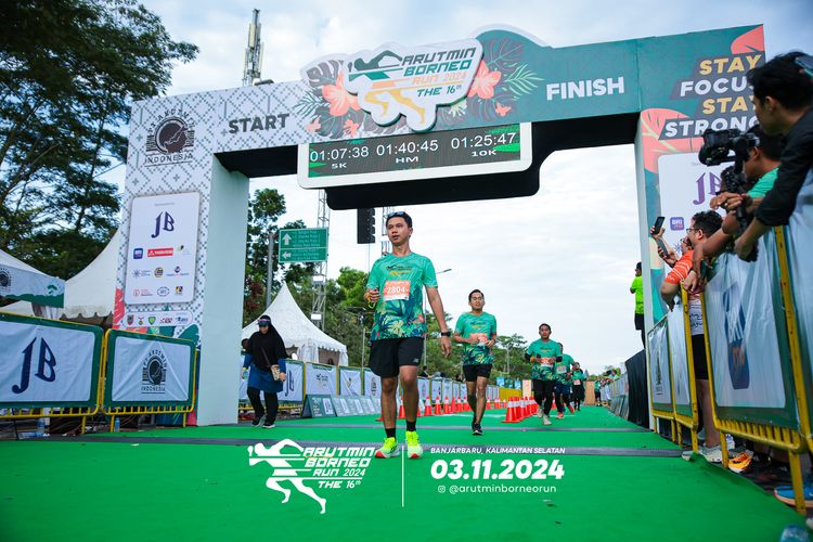 Race photo from Arutmin Borneo Run 2024