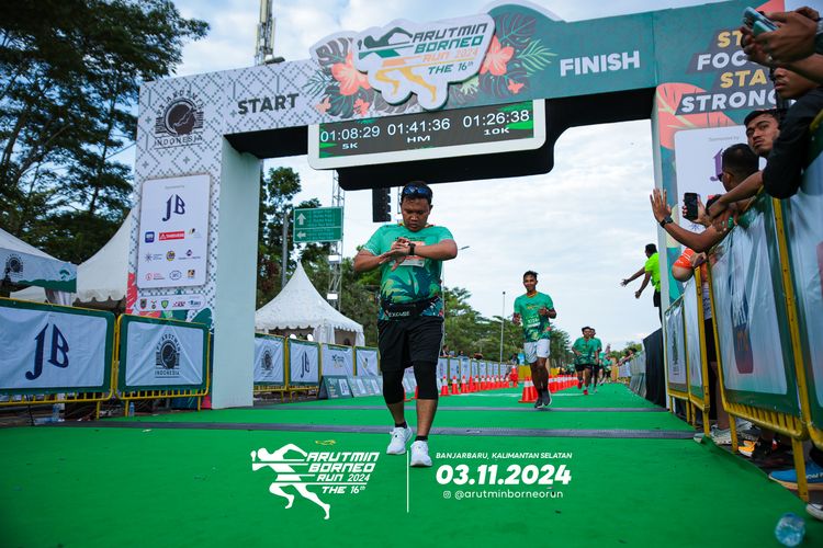 Race photo from Arutmin Borneo Run 2024