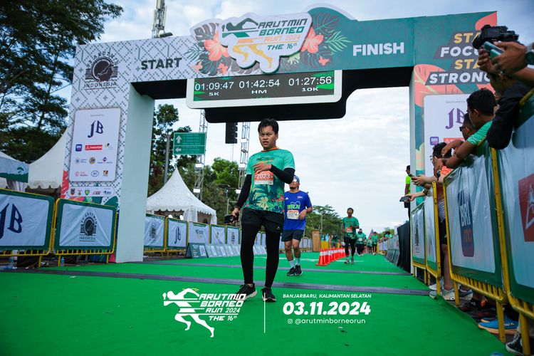 Race photo from Arutmin Borneo Run 2024