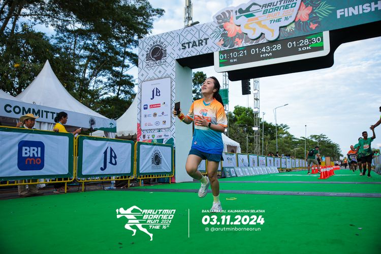 Race photo from Arutmin Borneo Run 2024