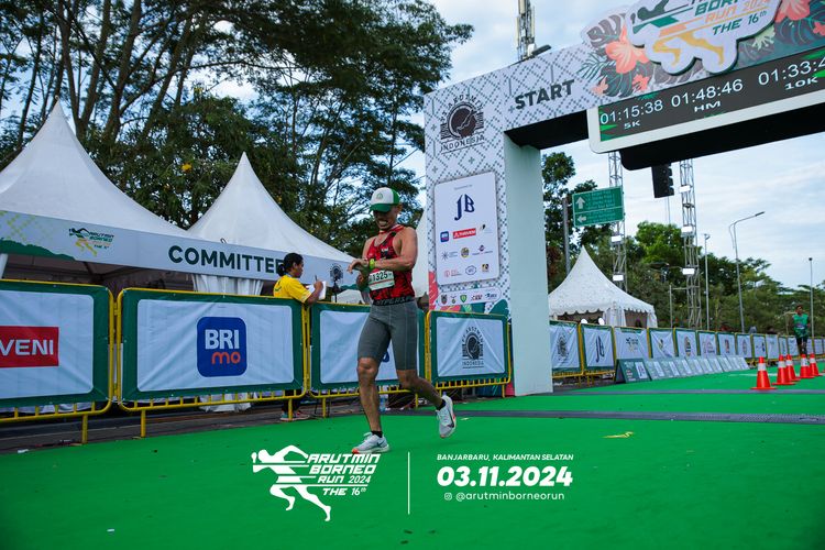 Race photo from Arutmin Borneo Run 2024
