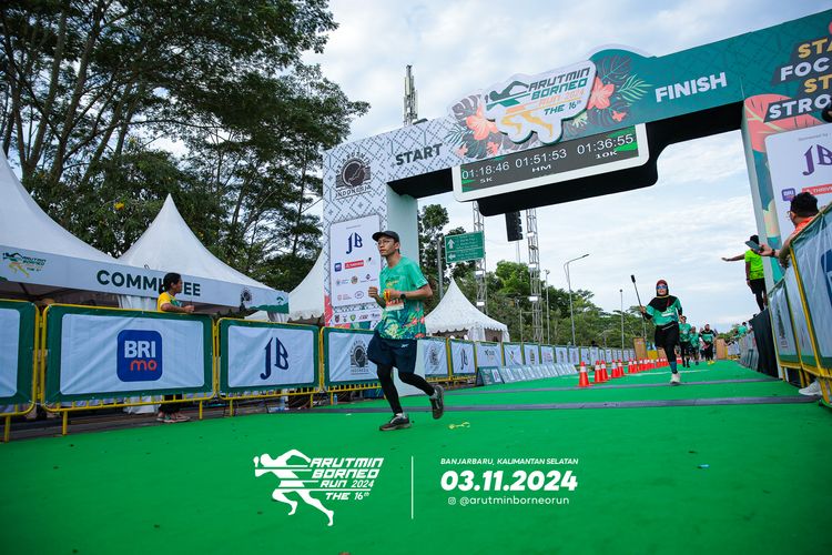 Race photo from Arutmin Borneo Run 2024
