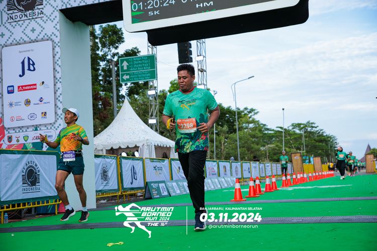 Race photo from Arutmin Borneo Run 2024