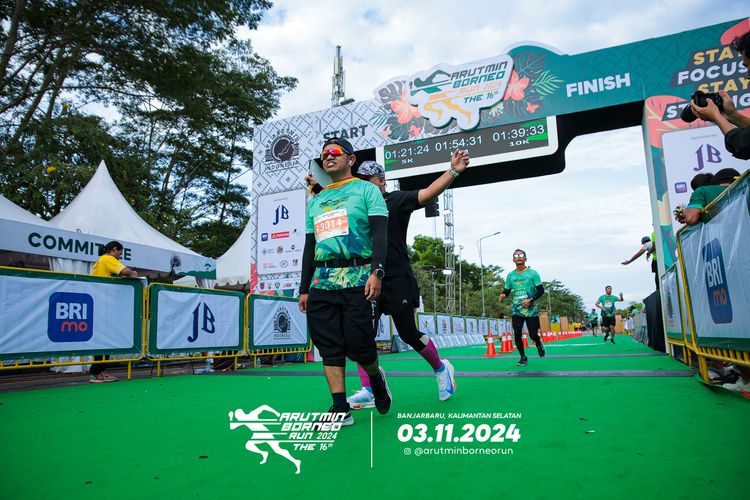Race photo from Arutmin Borneo Run 2024