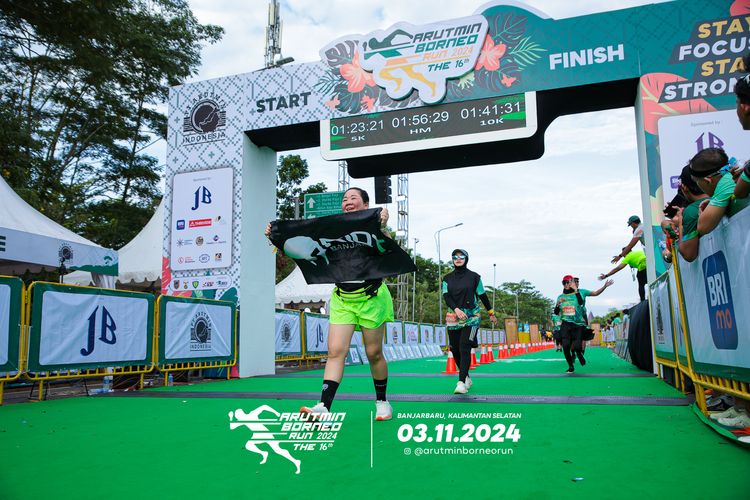 Race photo from Arutmin Borneo Run 2024