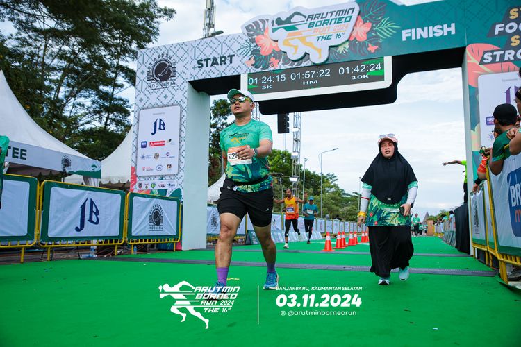 Race photo from Arutmin Borneo Run 2024