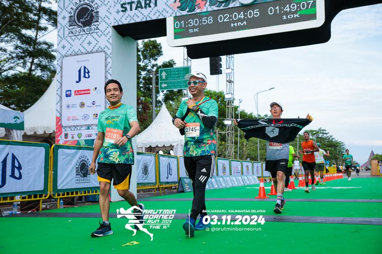 Race photo from Arutmin Borneo Run 2024