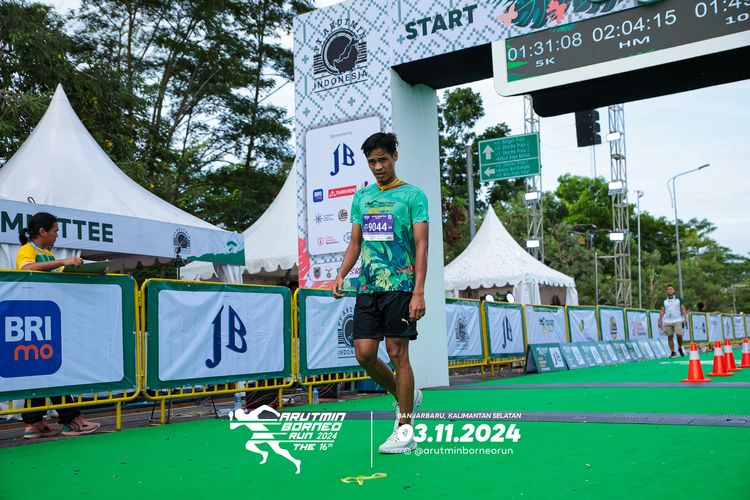 Race photo from Arutmin Borneo Run 2024