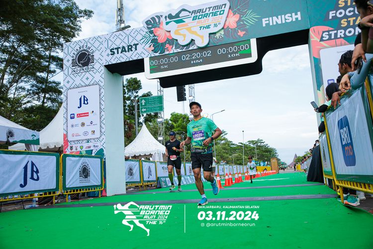 Race photo from Arutmin Borneo Run 2024