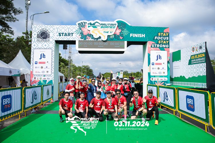 Race photo from Arutmin Borneo Run 2024