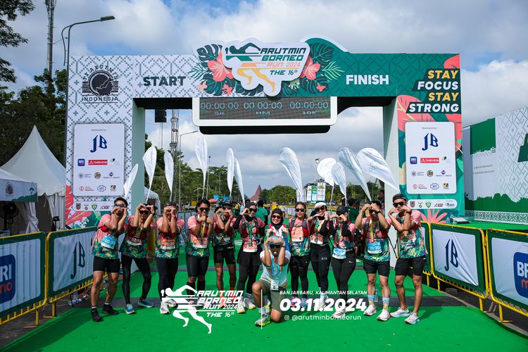 Race photo from Arutmin Borneo Run 2024