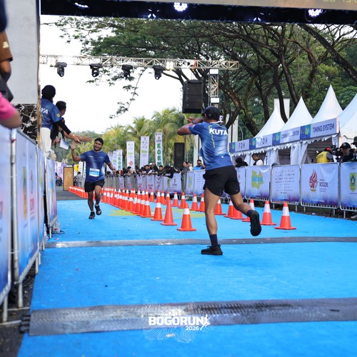Race photo from BOGORUN 2026