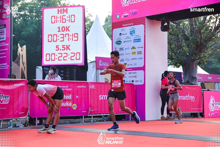 Race photo from Smartfren Run 2025 