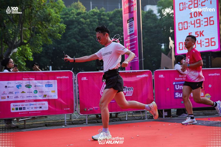 Race photo from Smartfren Run 2025 