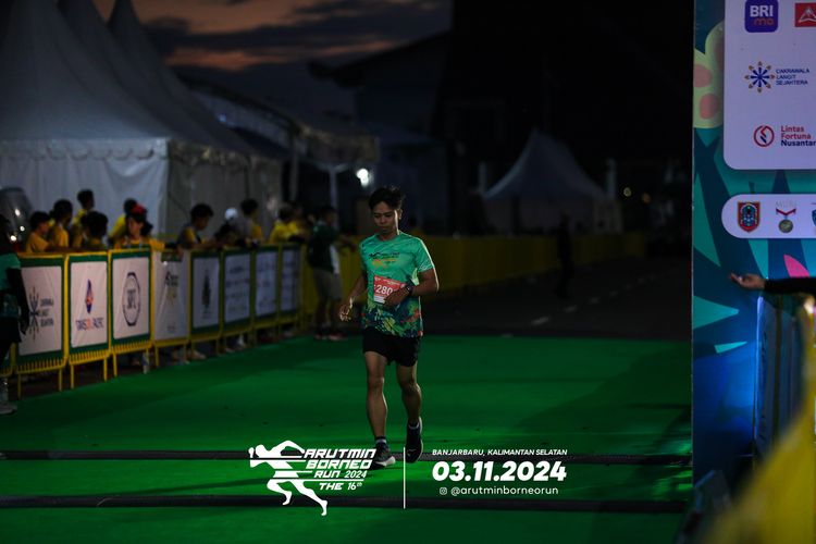 Race photo from Arutmin Borneo Run 2024