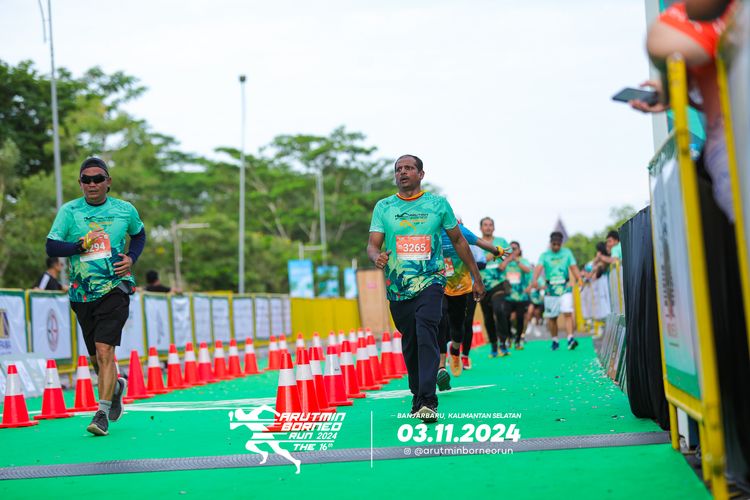 Race photo from Arutmin Borneo Run 2024