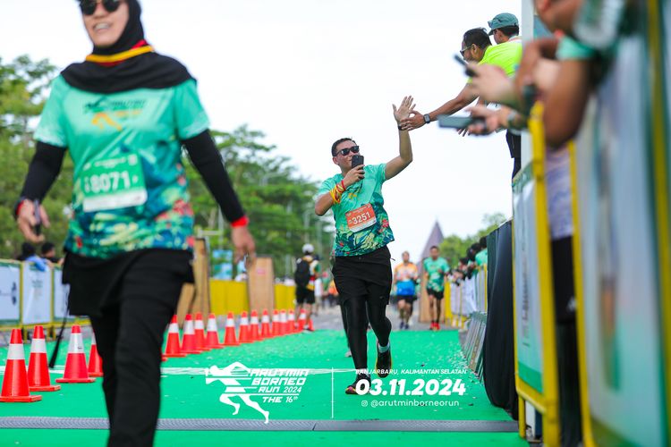 Race photo from Arutmin Borneo Run 2024