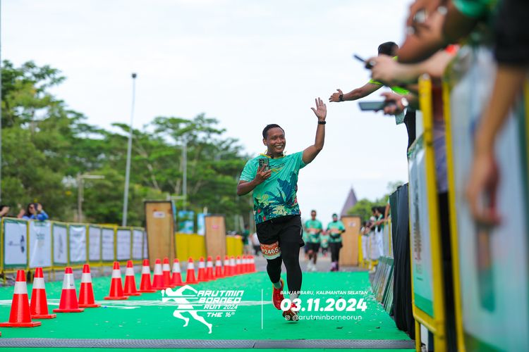Race photo from Arutmin Borneo Run 2024