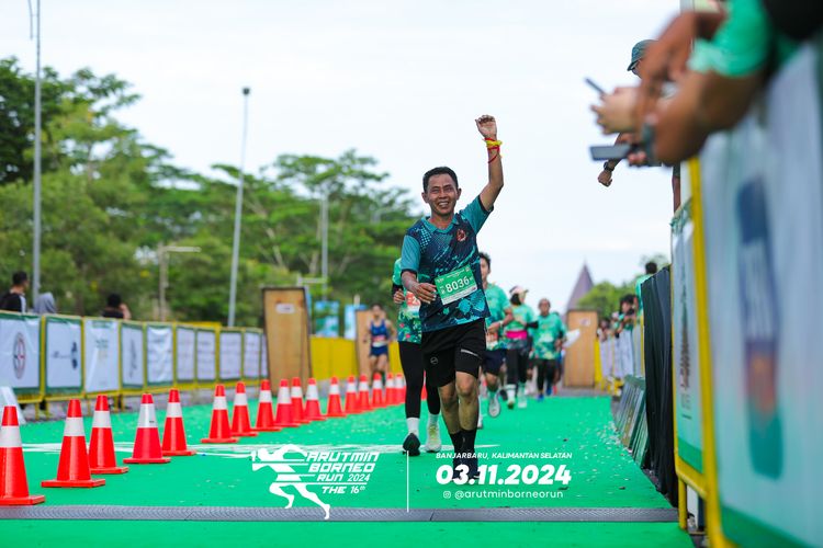 Race photo from Arutmin Borneo Run 2024