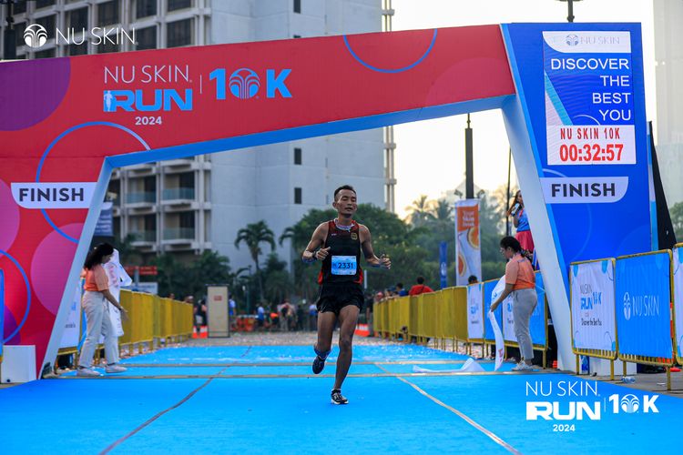 Race photo from Nu Skin Run 10K