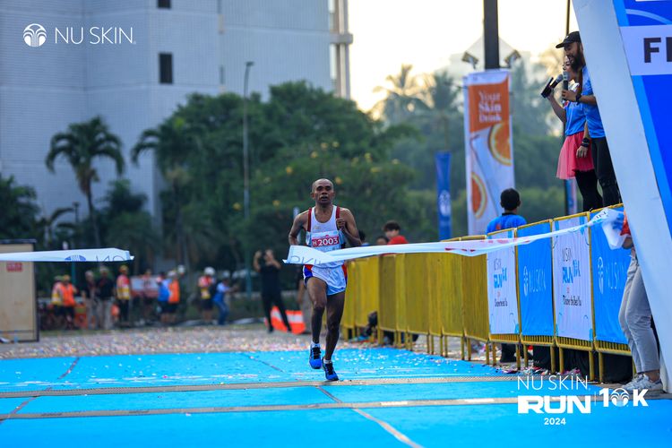 Race photo from Nu Skin Run 10K