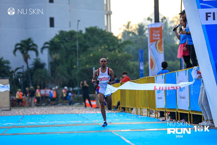 Race photo from Nu Skin Run 10K