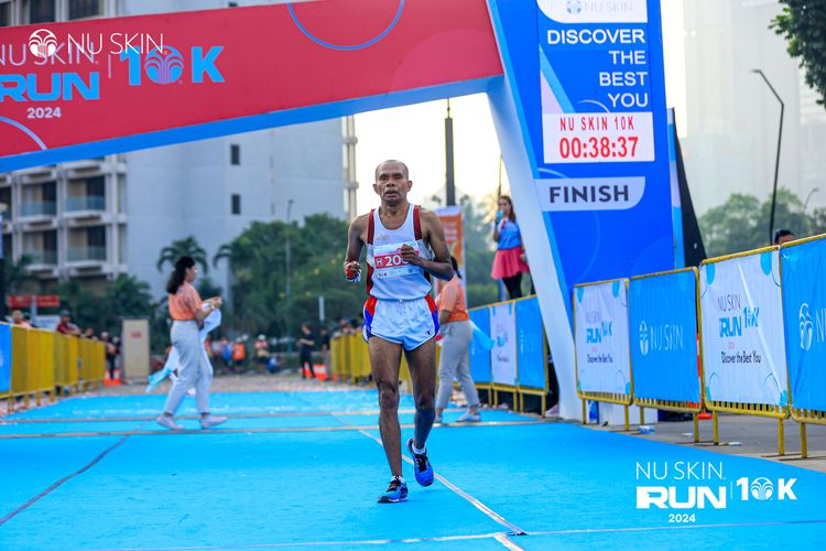 Race photo from Nu Skin Run 10K