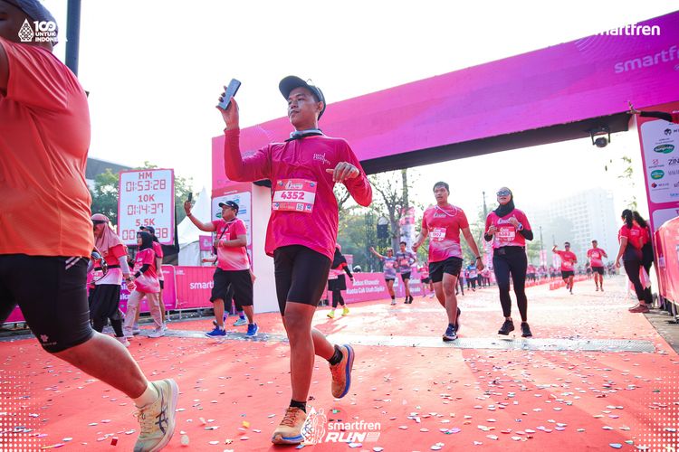 Race photo from Smartfren Run 2025 