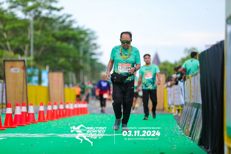 Race photo from Arutmin Borneo Run 2024