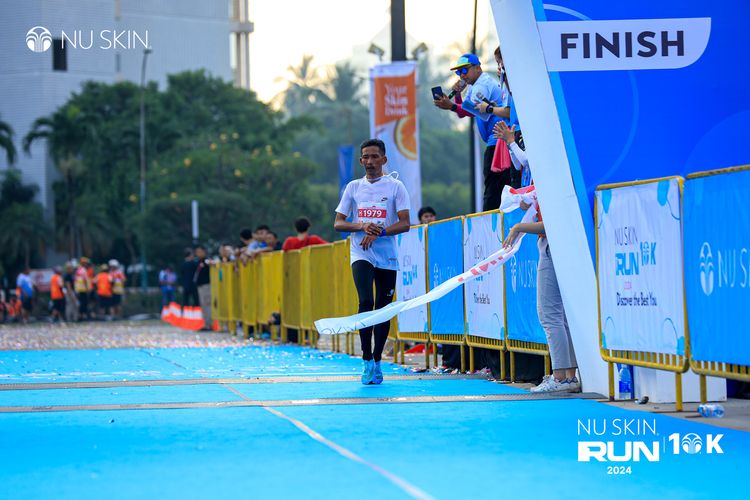 Race photo from Nu Skin Run 10K