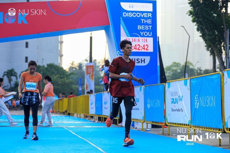 Race photo from Nu Skin Run 10K