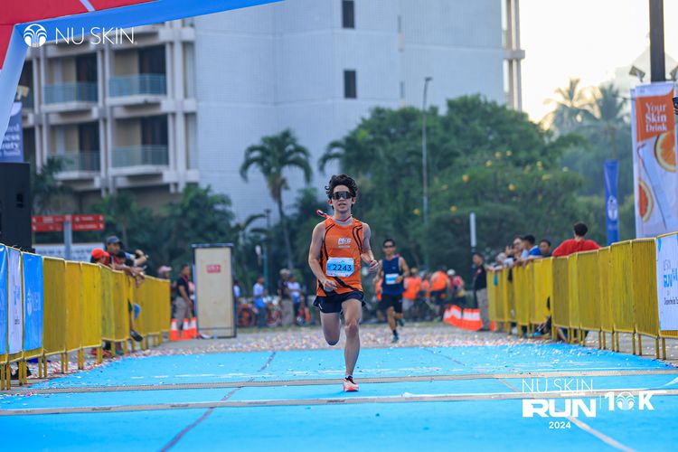 Race photo from Nu Skin Run 10K