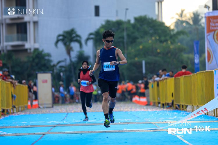 Race photo from Nu Skin Run 10K
